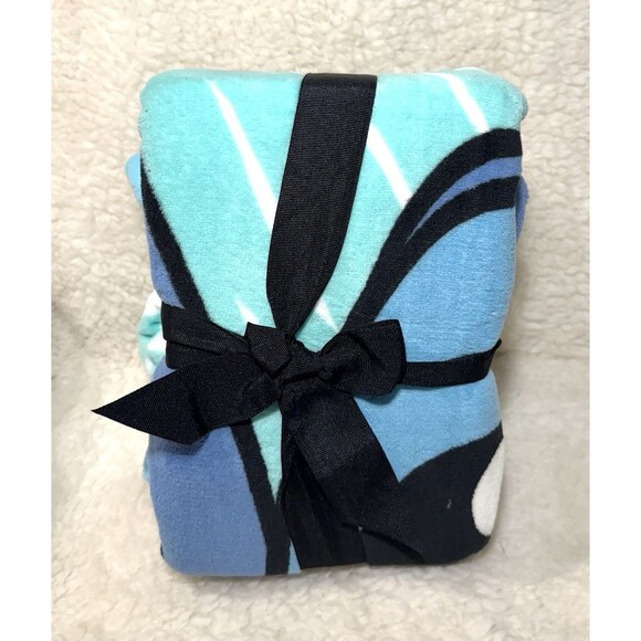 Disney Lilo & Stitch Plush Fleece Throw Blanket – Soft Cozy Kids Bedding – NEW - Picture 6 of 6